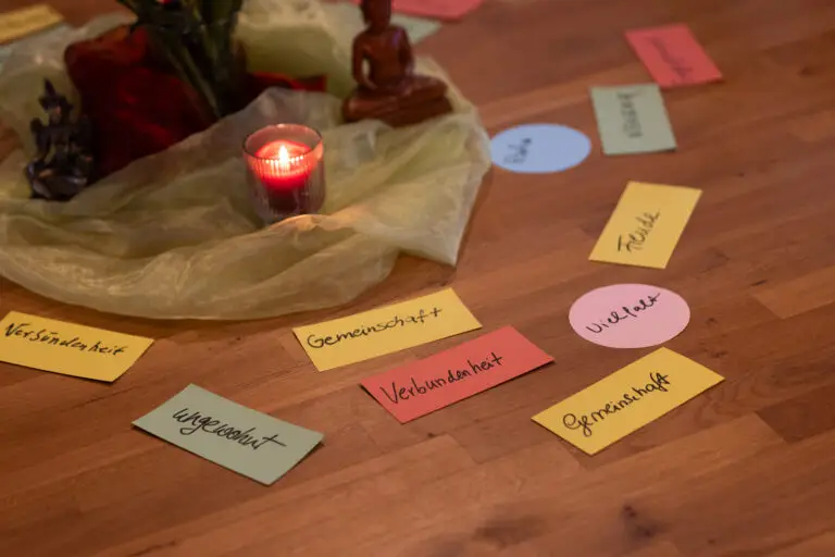 Begriffe zu Gemeinschaft, Vertrauen und Verbundenheit.